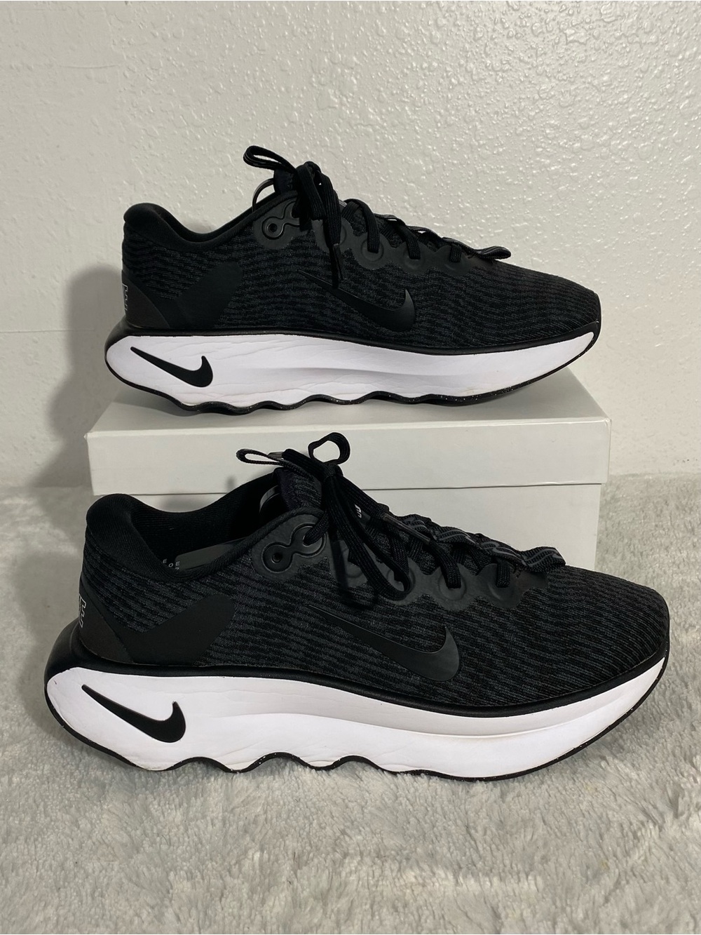 Nike Motiva Walking Shoes Black Anthracite White Women’s Size 8.5 - Picture 3 of 10